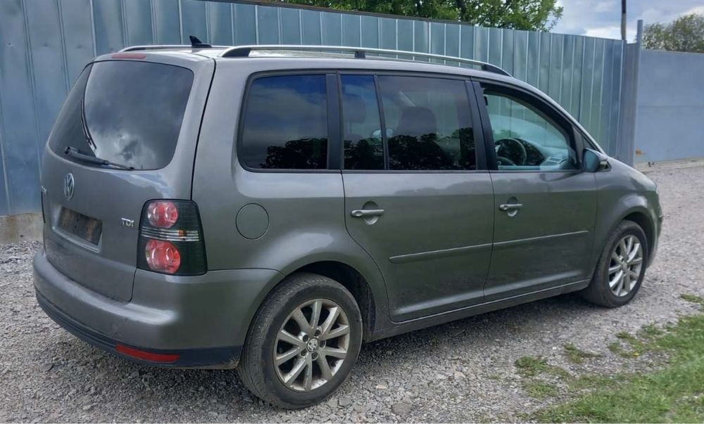 VW Touran 1.9tdi 6 скорости, 7 местен на ЧАСТИ