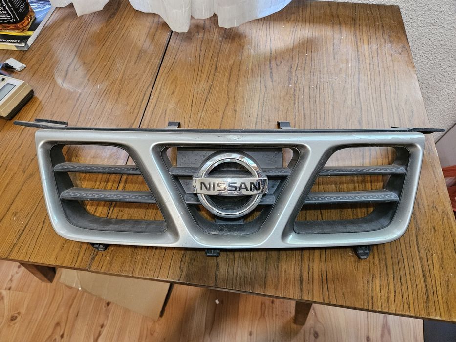 nissan X-trail T-30 предна маска за нисан решетка