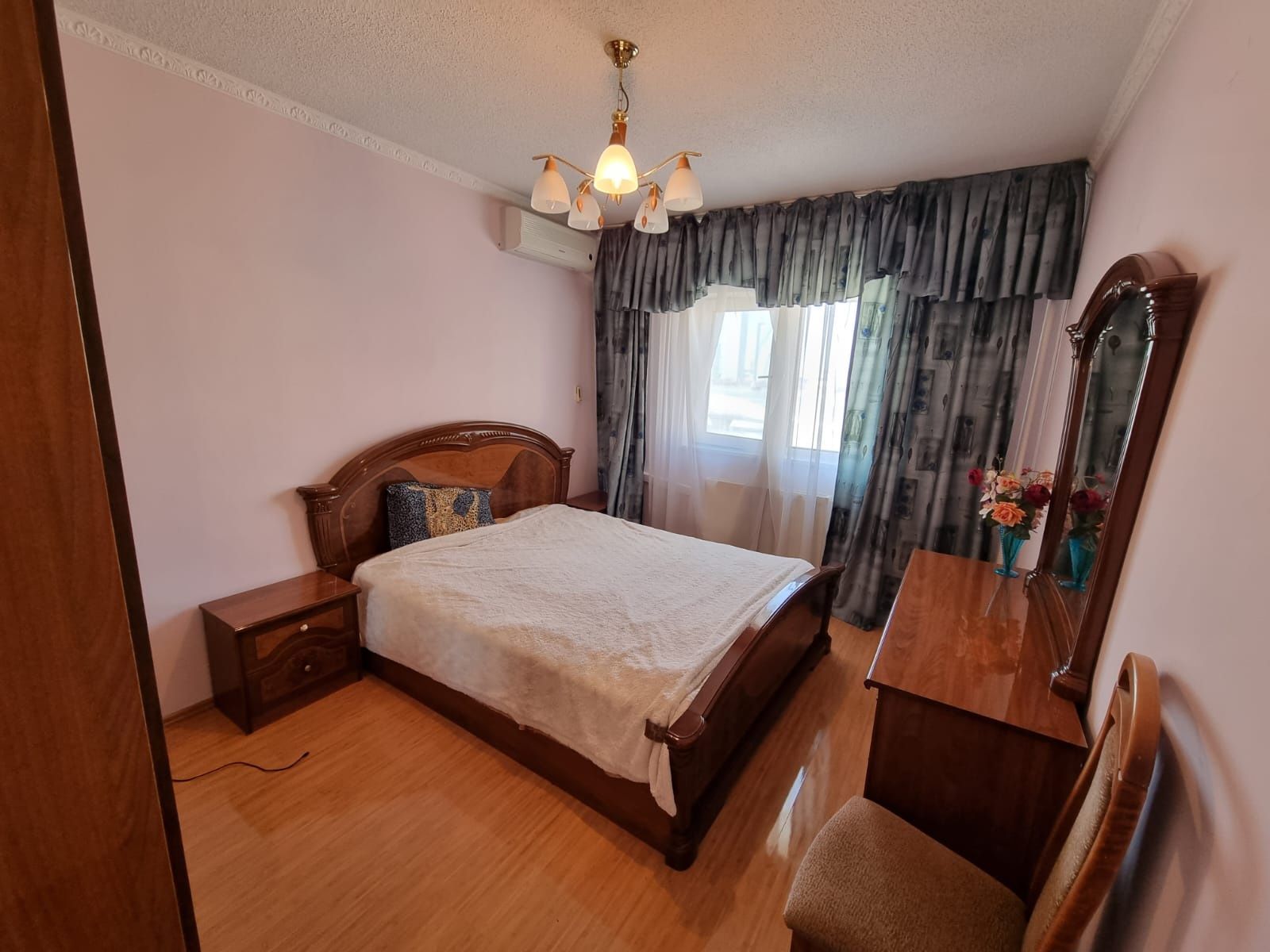 Мебель гостиная и спальня в отличном состоянии. Астана