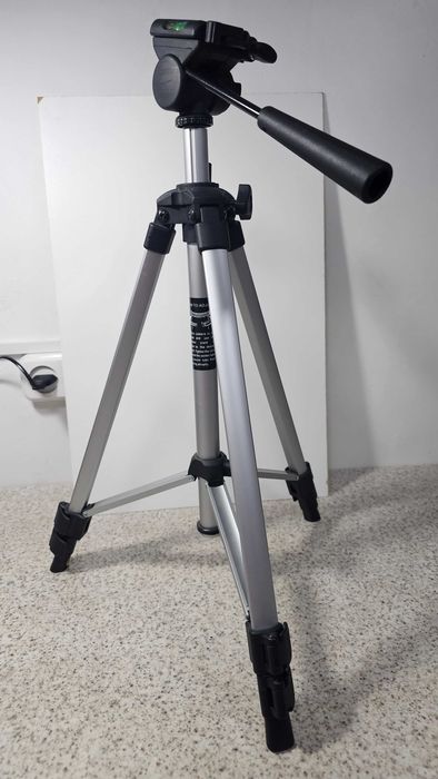 Штатив для фотоаппарата и камеры