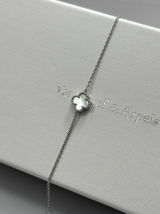 Brățară MINI Van Cleef & Arpels White Gold 750 White Pearl—VCARA45900