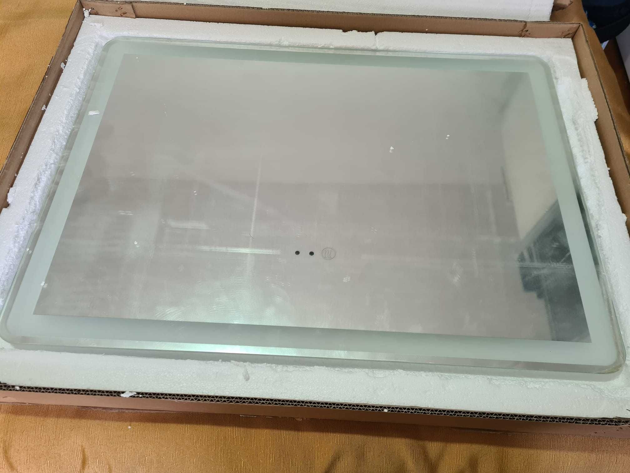 Oglinda baie cu LED touch 50x70 cm noua - 280 lei