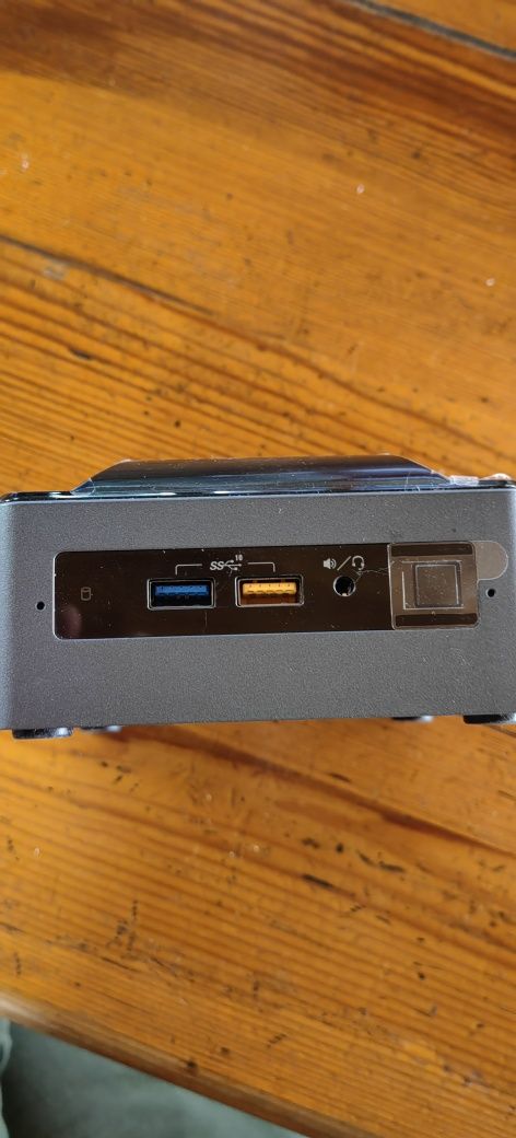 Intel nuc  BOXNUC8i5BELS1BELS1