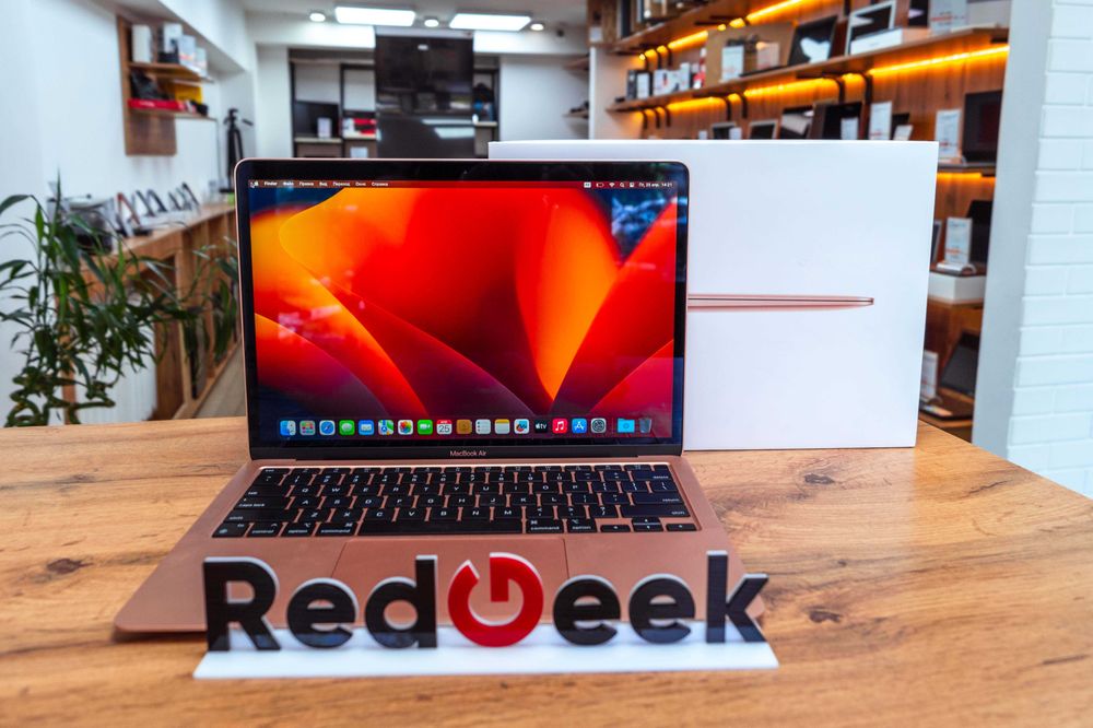 Новый Macbook Air M1 256GB  Распечатанный Магазин Red Geek