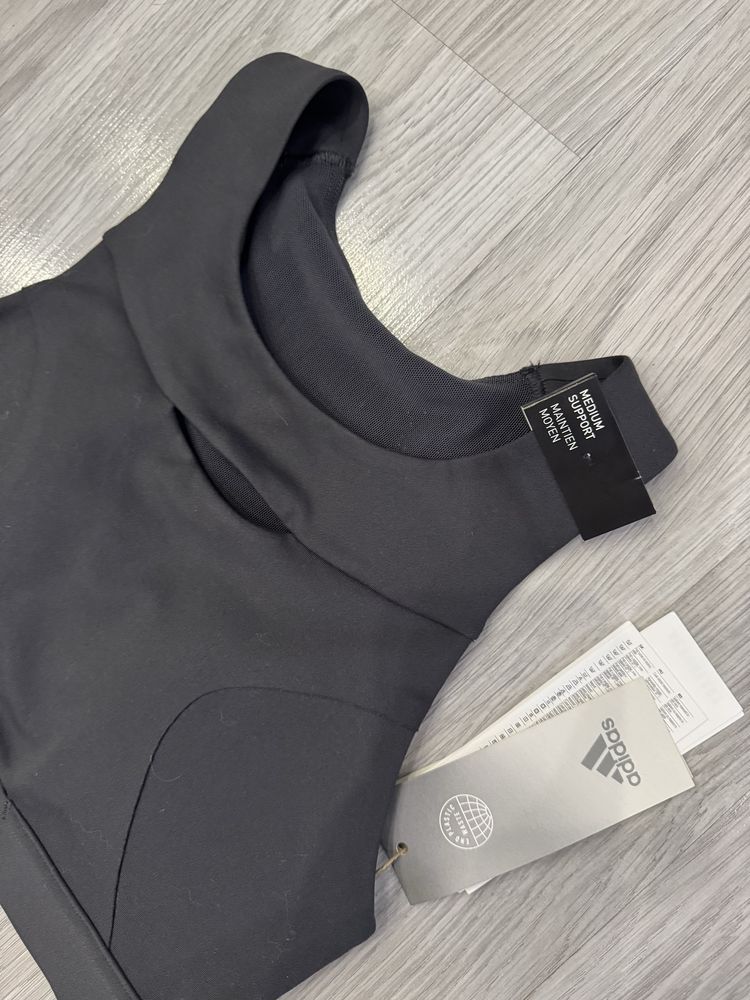Спортно бюстие Adidas чисто ново