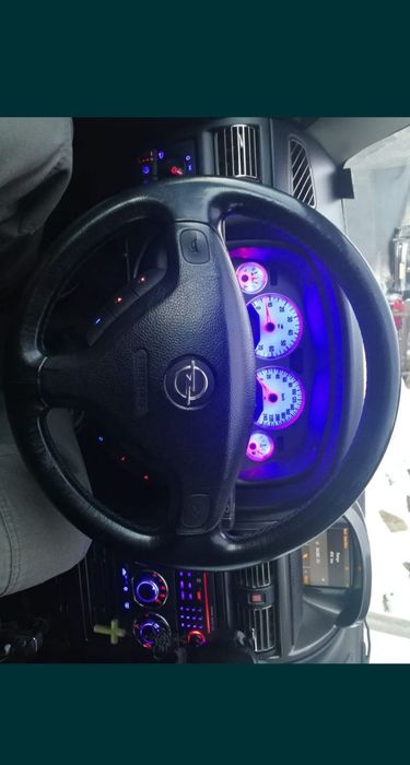 Leduri colorate pentru bord