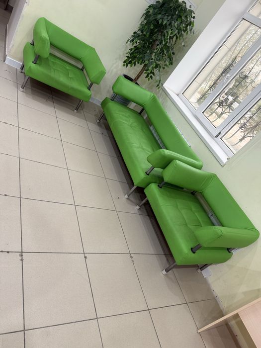 Продается диван с 2 креслами