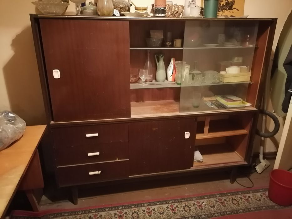 Продам мебель Сервант