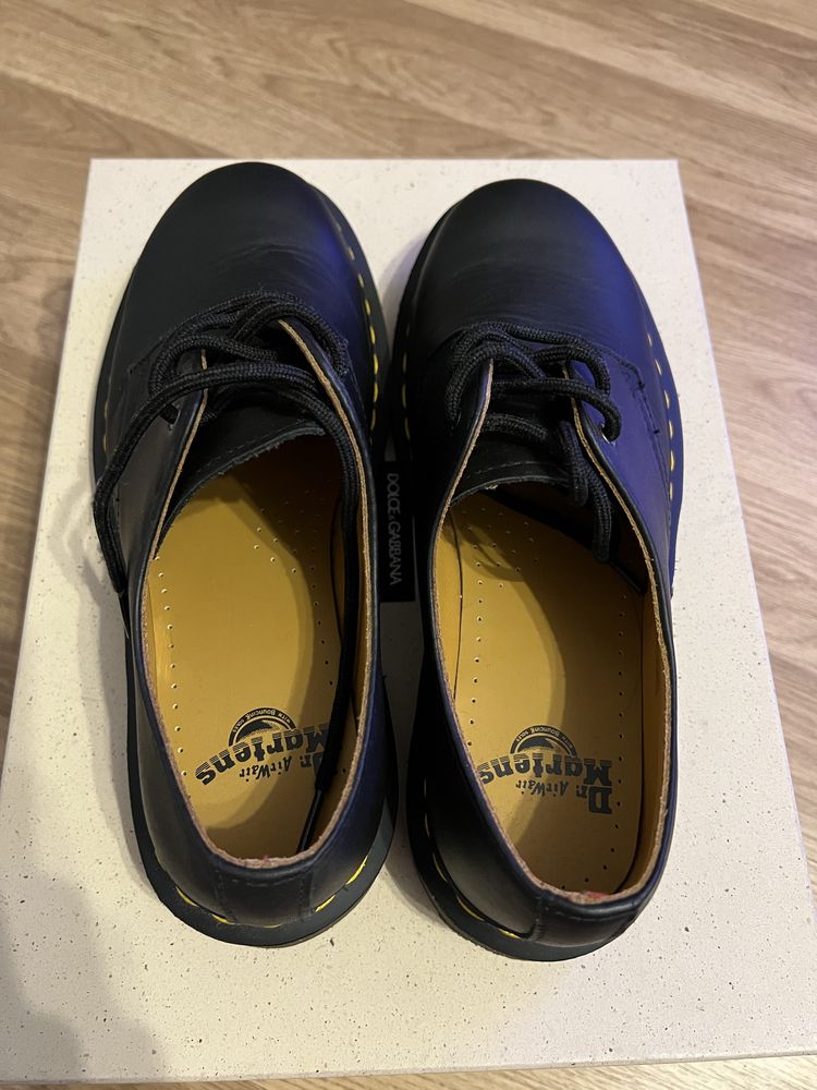 Dr. Martens pantofi