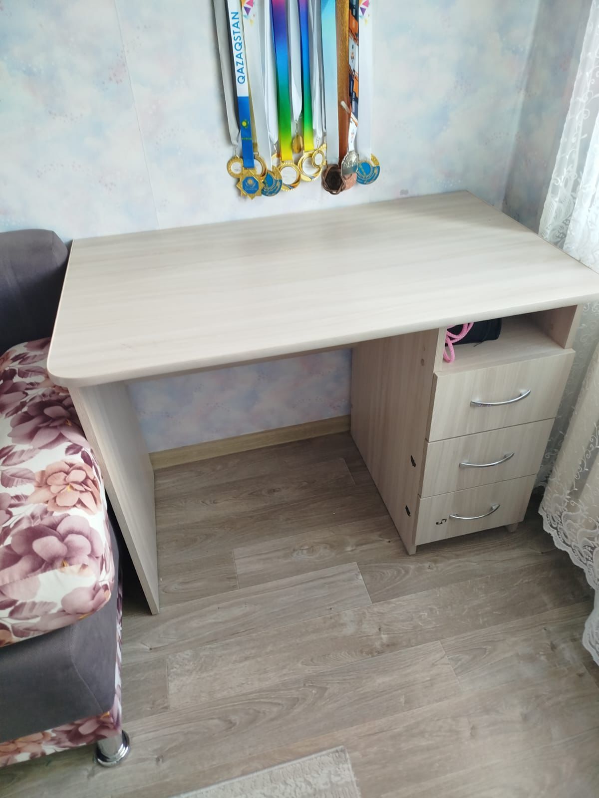 Продам стол компьютерный
