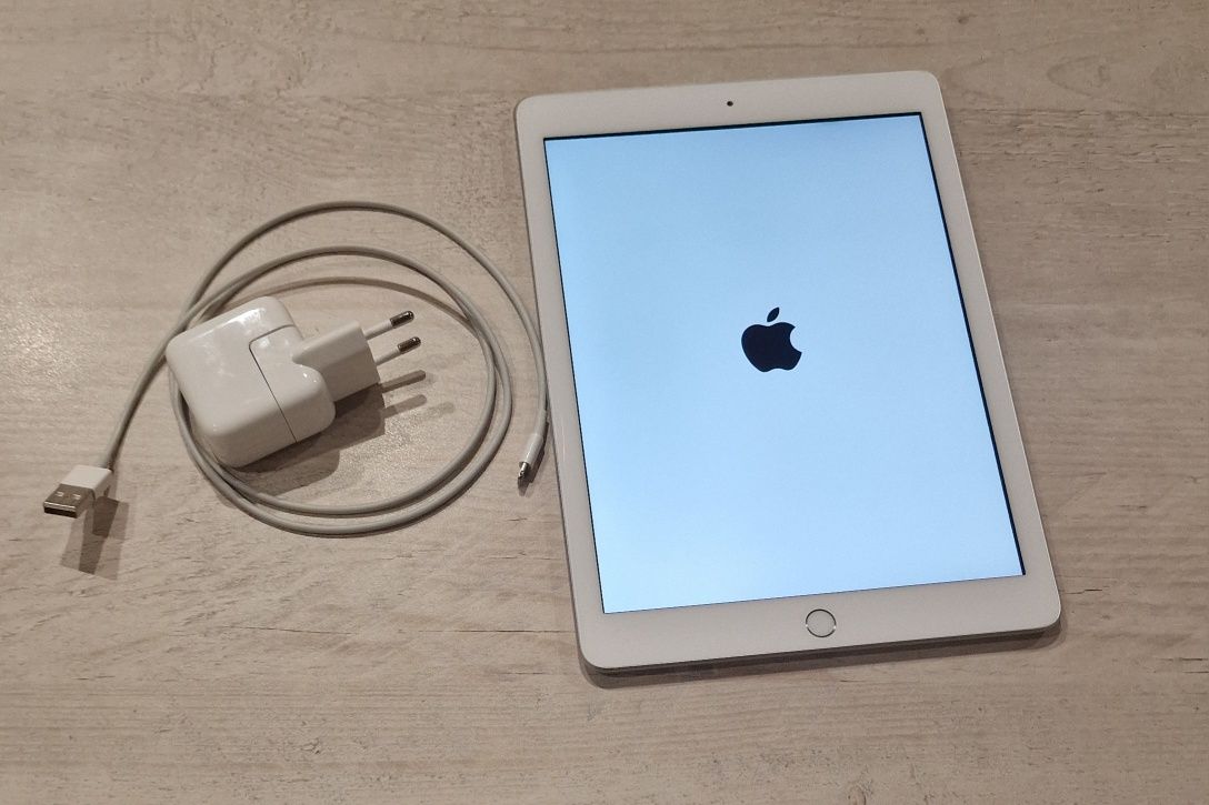Таблет ipad 6 - та генерация, 32gb и с писалка
