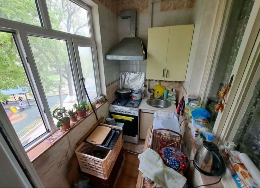 Ялангач Продается квартира 2/3/4 балкон 1.5х3 ор-р: Дом быта Школа 190