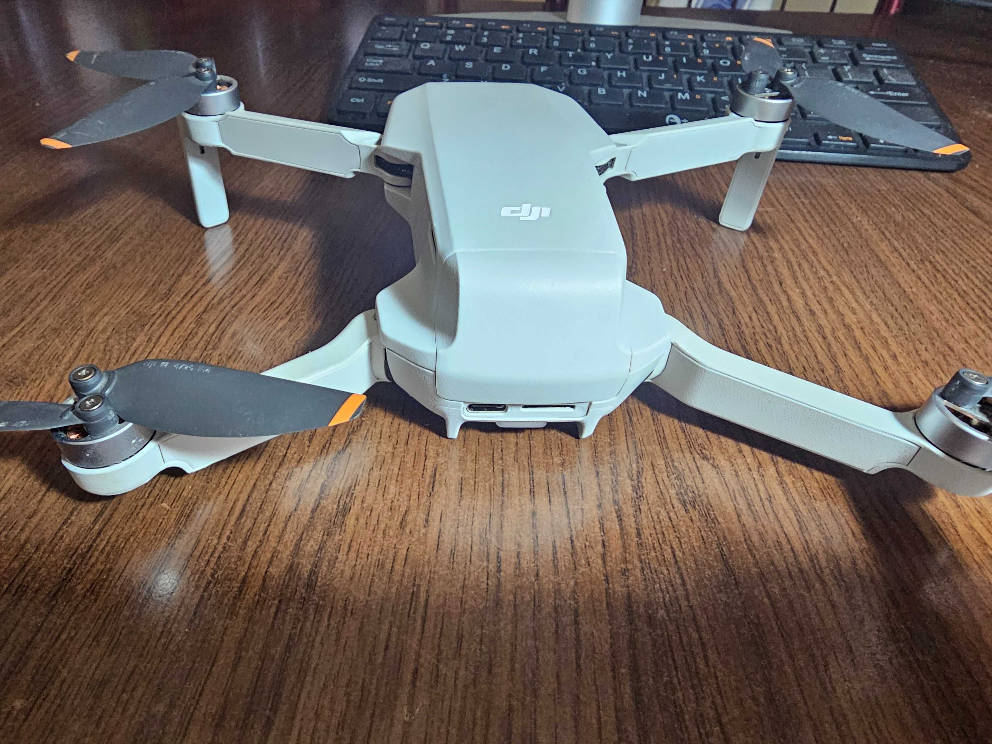 Drona DJI Mini 2 SE
