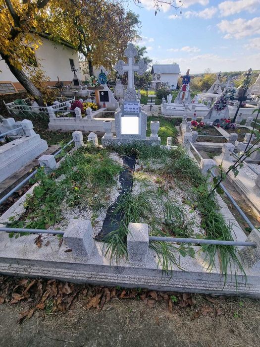 Vând monument funerar in sat Cerchejeni