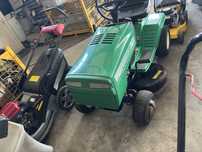 Tractor tuns iarba