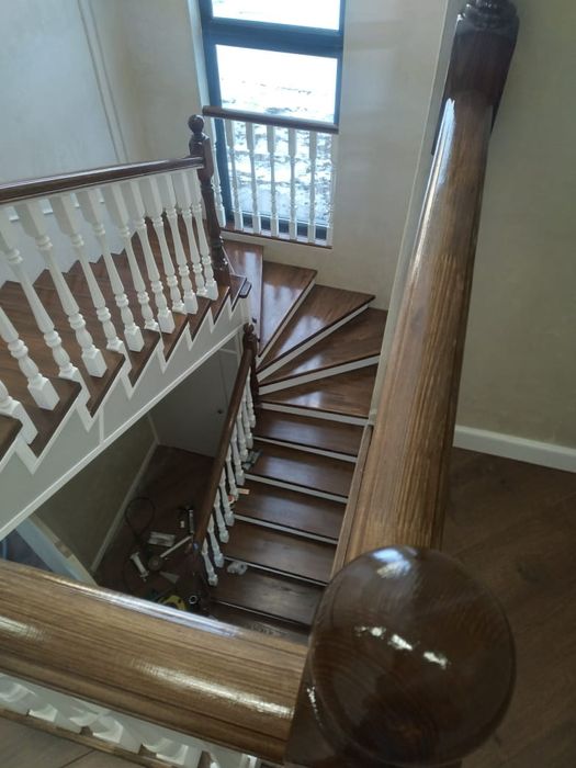 Деревянные лестницы  на металокаркасе