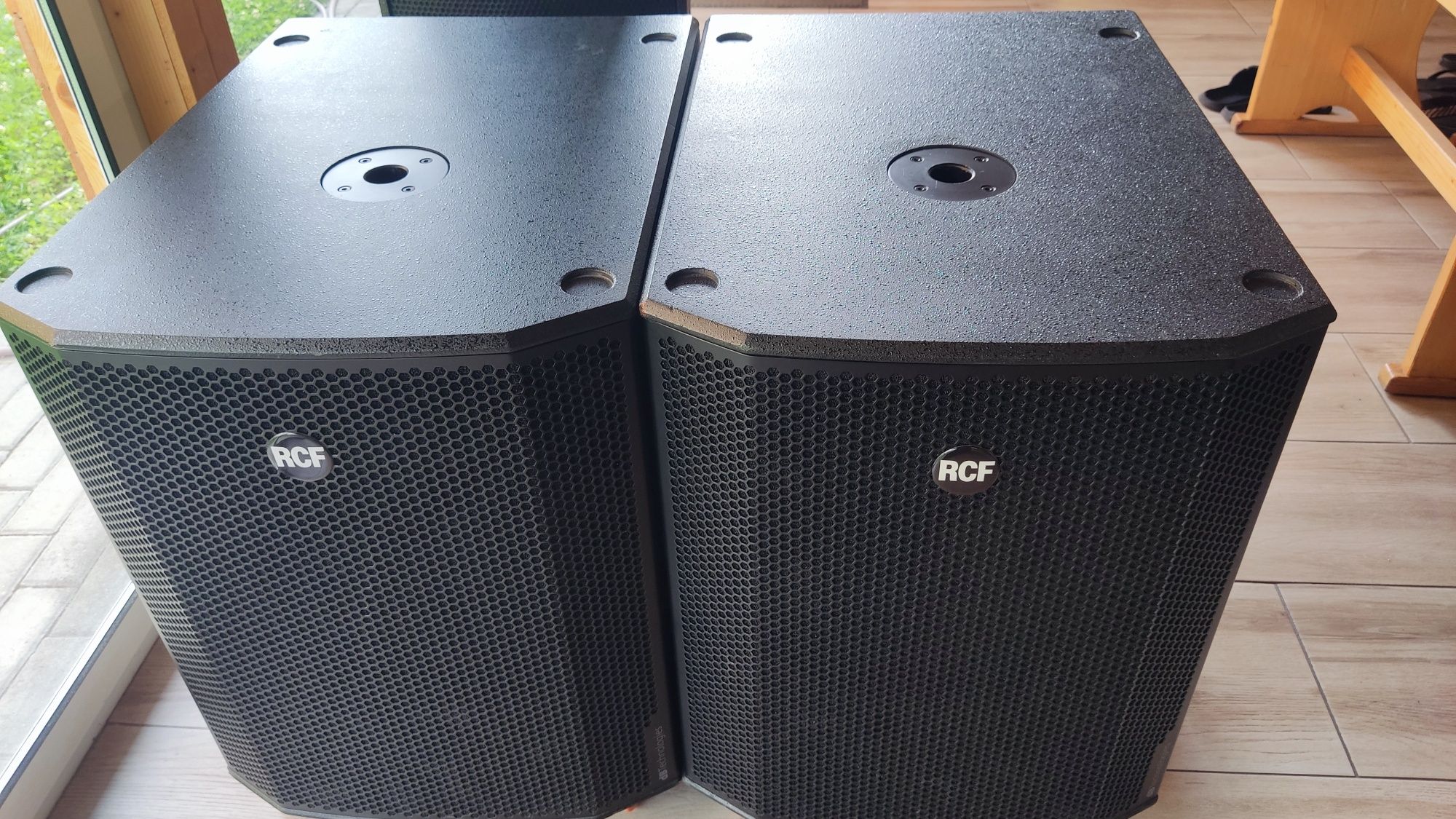Продавам активни бас каси db 618
