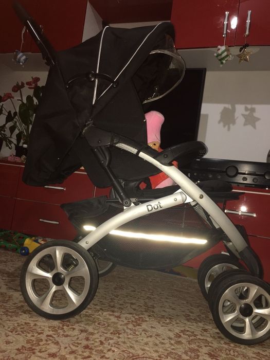 Carut bebe adus din Londra . În stare excelenta, calitate englezeasca.