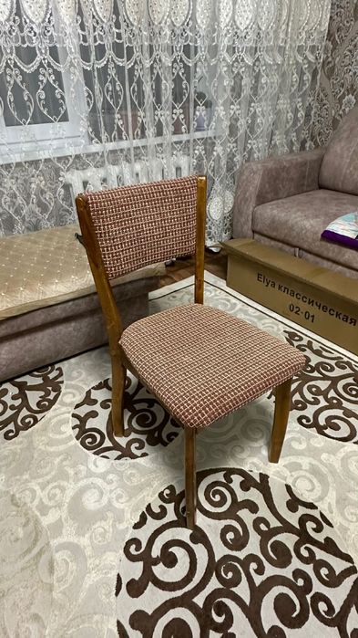 Продам стулья для гостиной