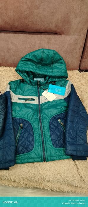 Продам детские куртки 3500