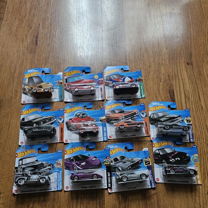 Hot Wheels колички.