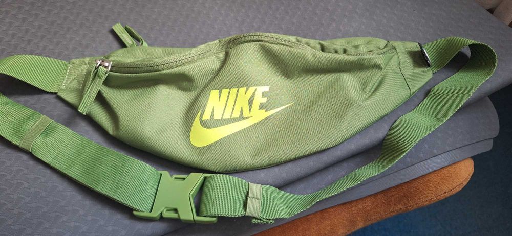 Чантичка/бананка Nike heritage