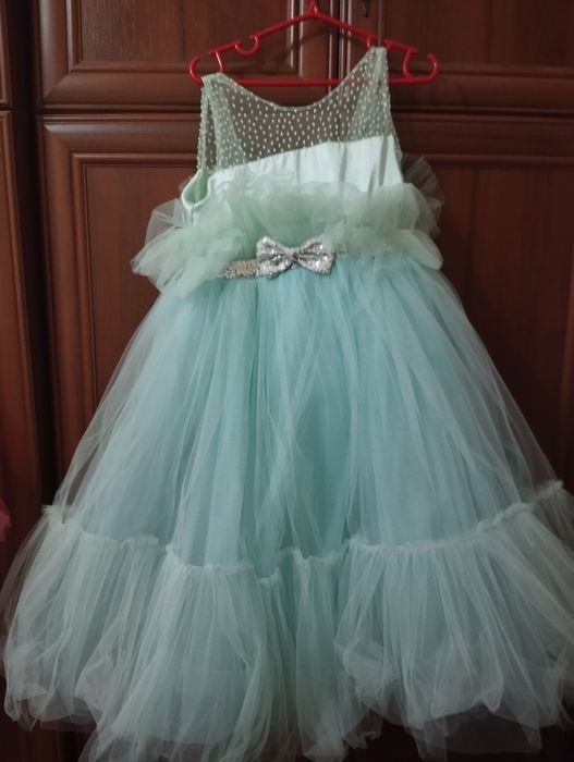 Продам платья принцессы