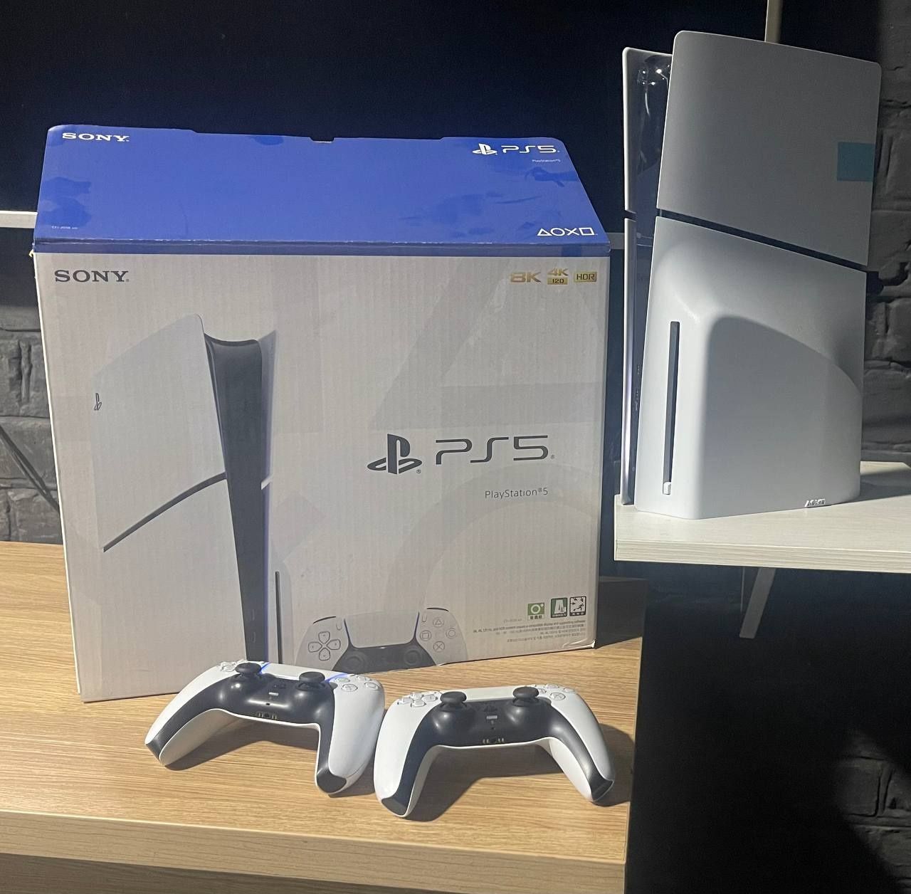 Продам ps5 slim с двумя джойстиками