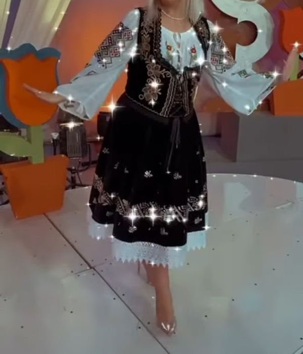 Costum popular autentic de vanzare
