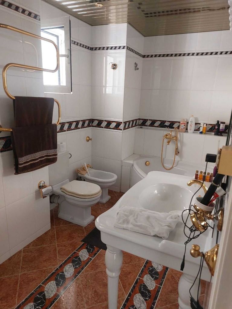Продава се Многостаен апартамент в Пловдив, Кършияка - 220 кв.м за 1136 €/кв.м - Снимка #12