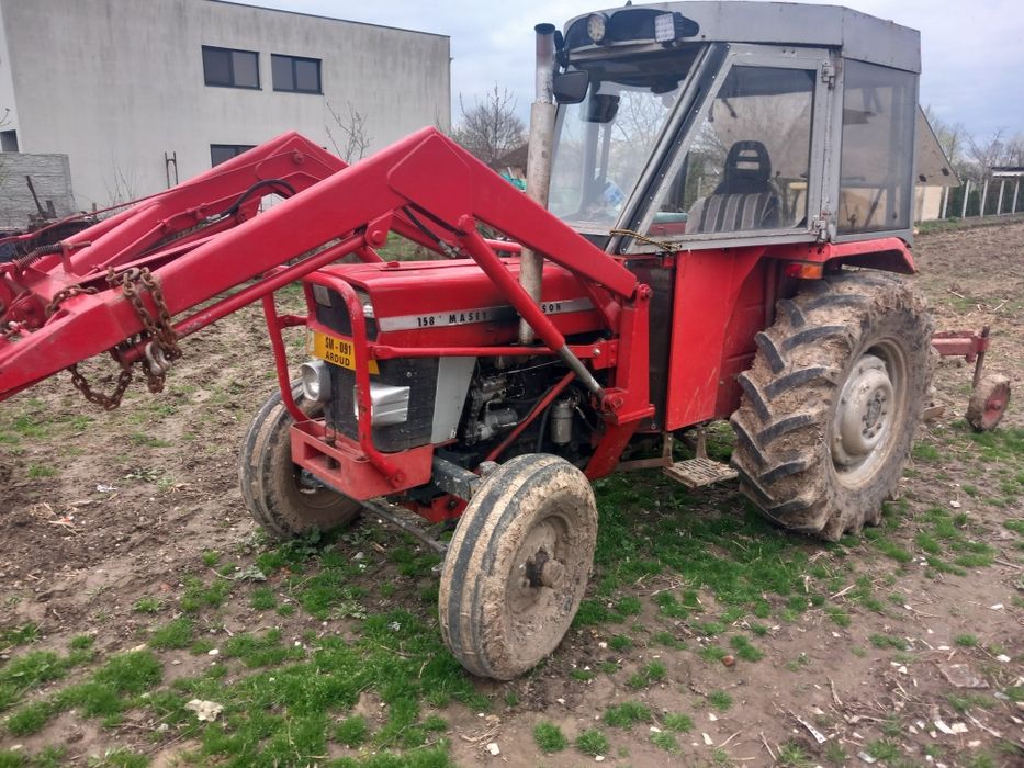 Tractor cu incarcator frontal