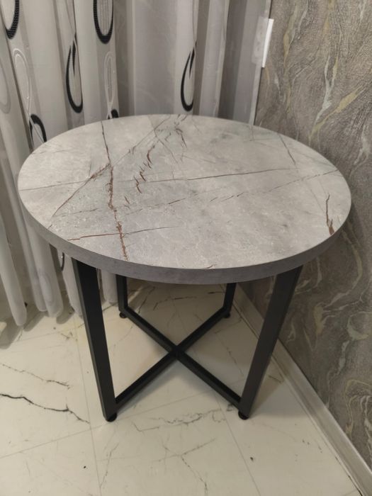 Продаю круглый стол