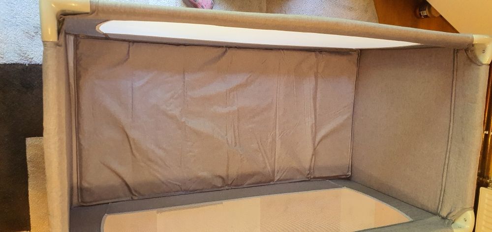 Pătuț de voiaj în stare foarte bună (fără saltea suplimentară)