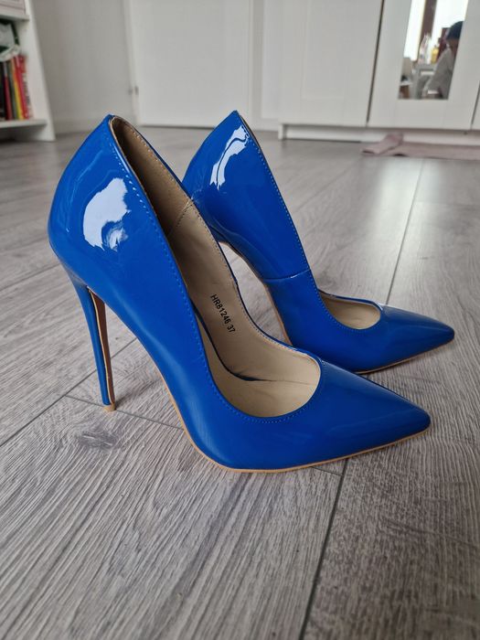 Pantofi cu toc dama noi