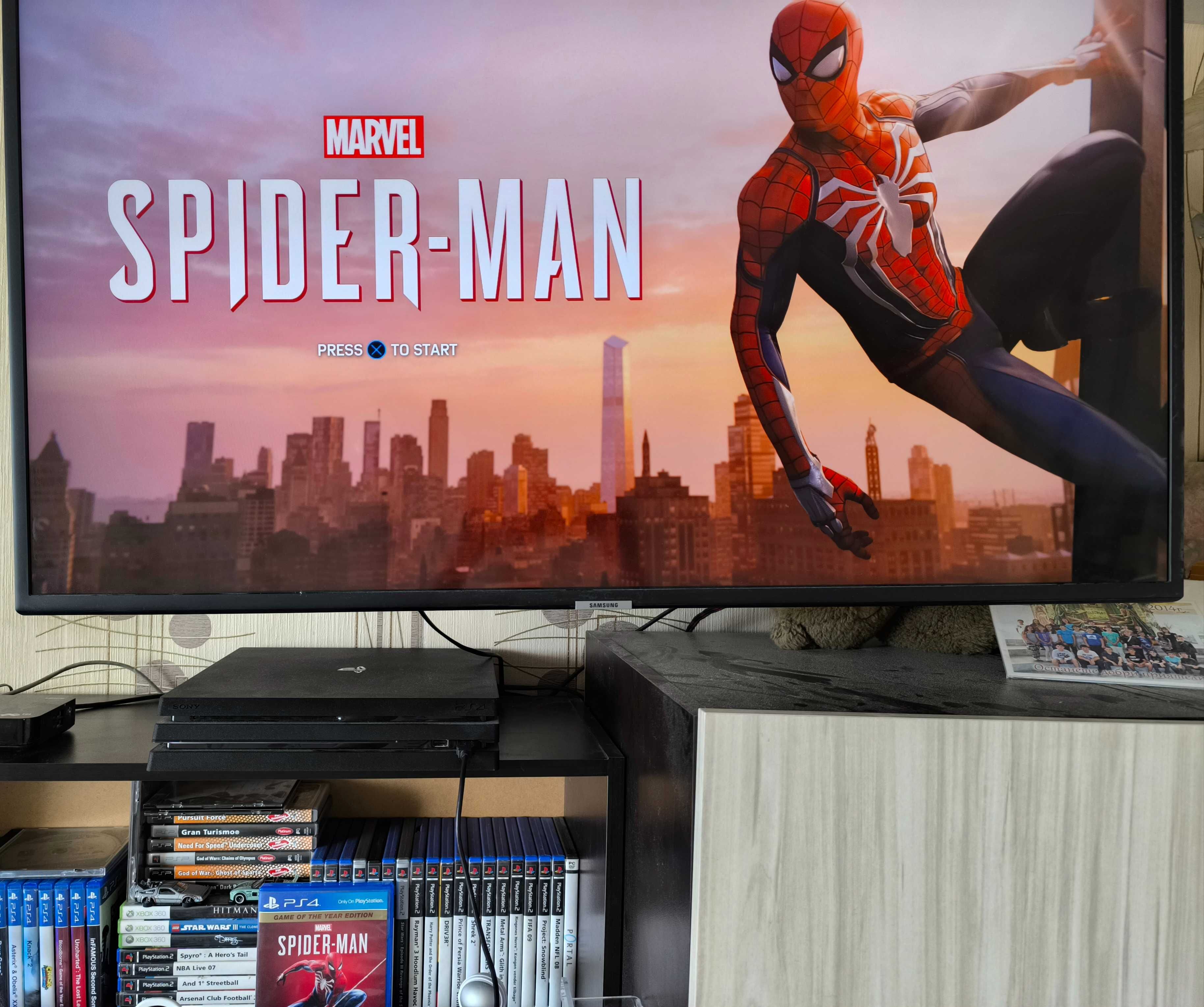 Конзола Sony PS4 Pro 1 TB комплект с много игри