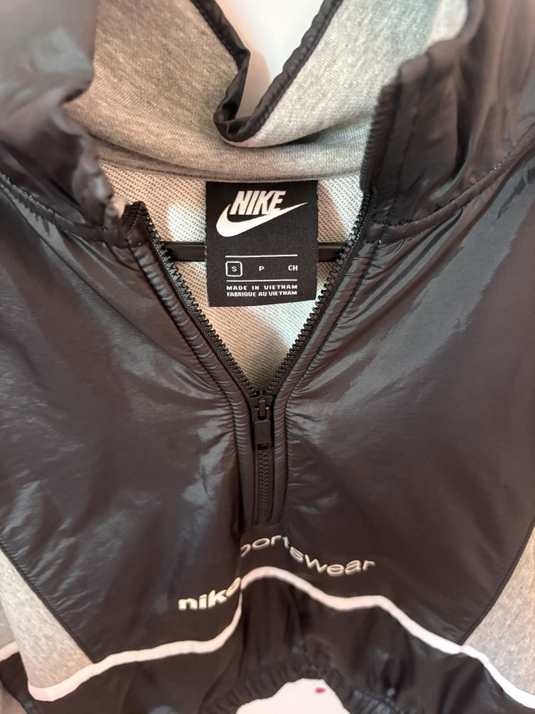 Дамски суитчър Nike черно и сиво