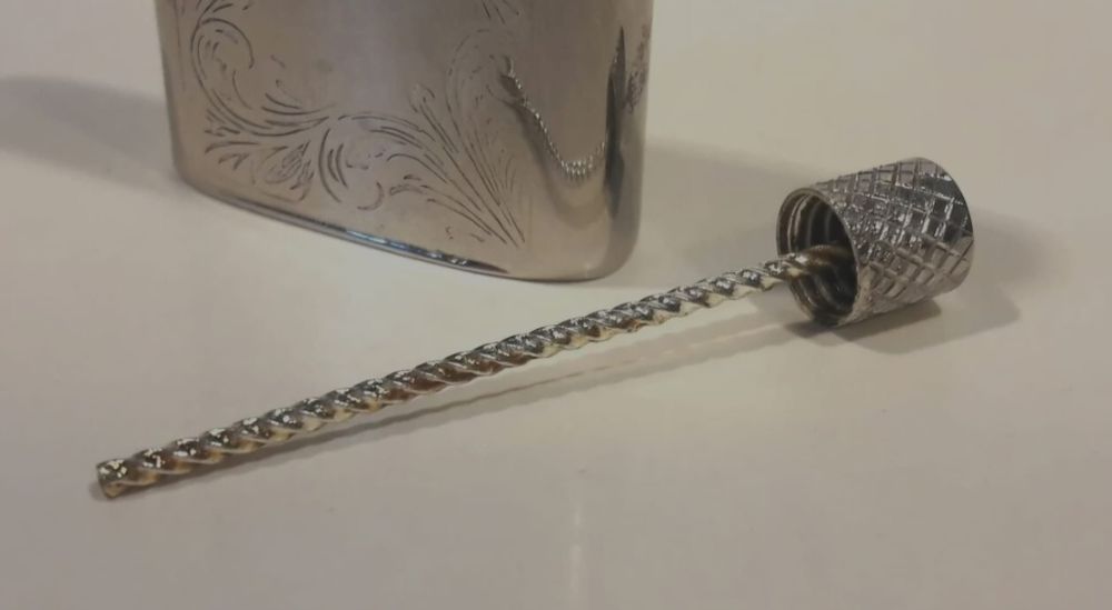 Sticluță veche de parfum