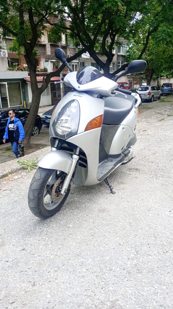 Хонда нес 125 скутер