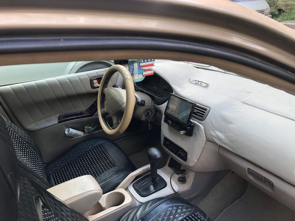 Mitsubishi Galant