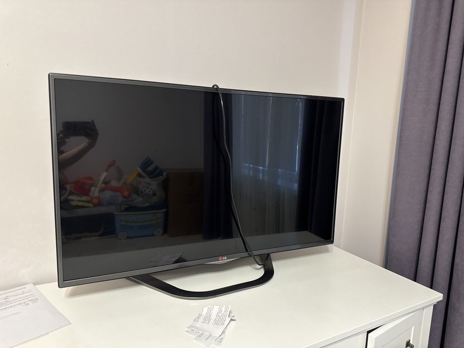 Телевизор LG с пультом заводским