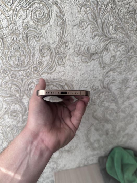 Iphone 16 pro max в отличном состоянии 100 акб