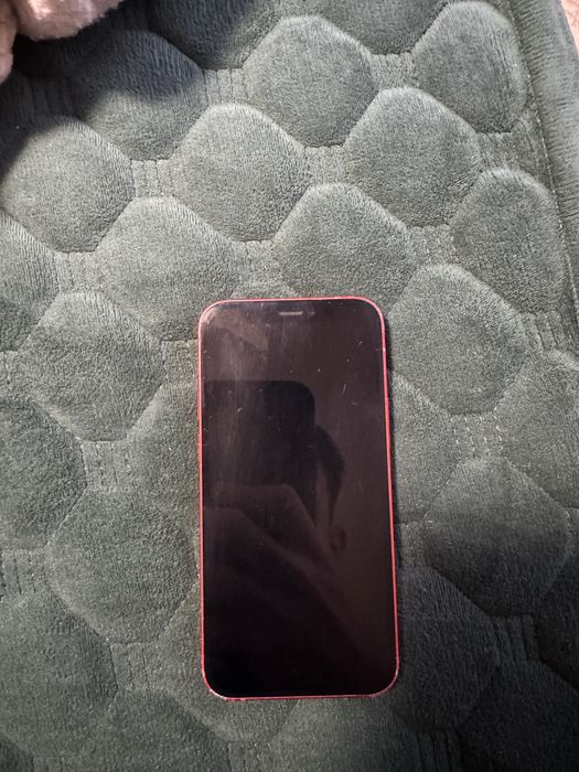 Iphone 12 minim 100% baterie