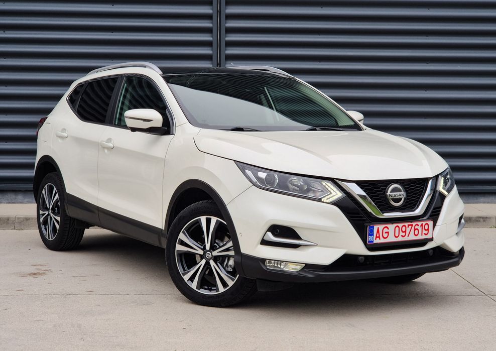 Nissan Qashqai / Automată / Benzină