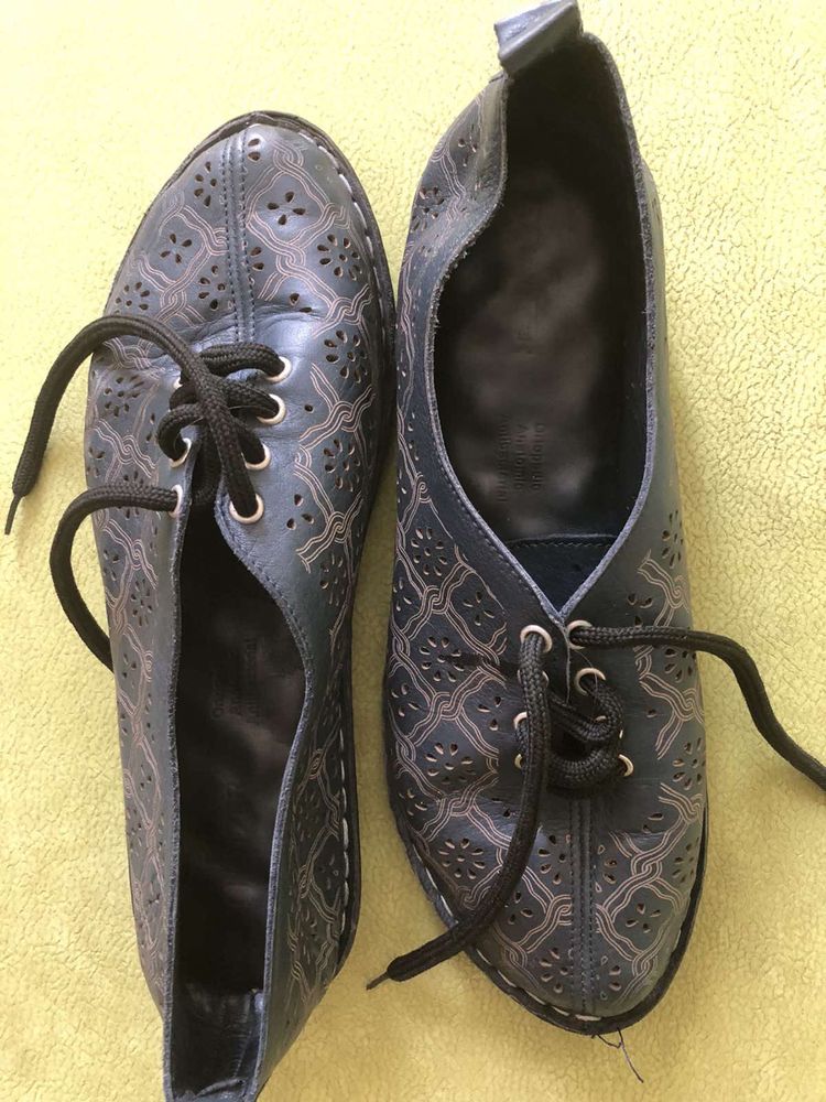 Нови обувки от естествена кожа