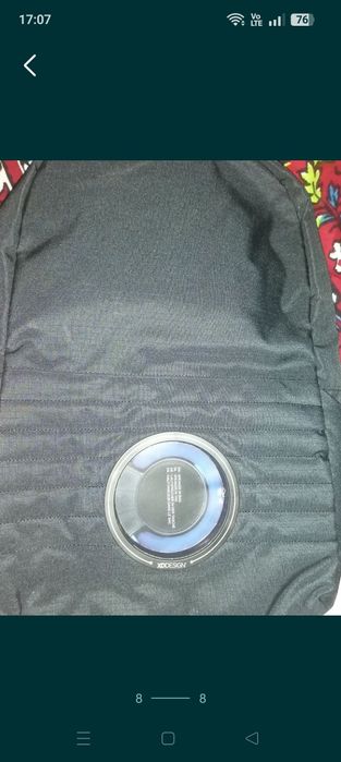 Vând rucsac cu boxa bluetooth incorporată