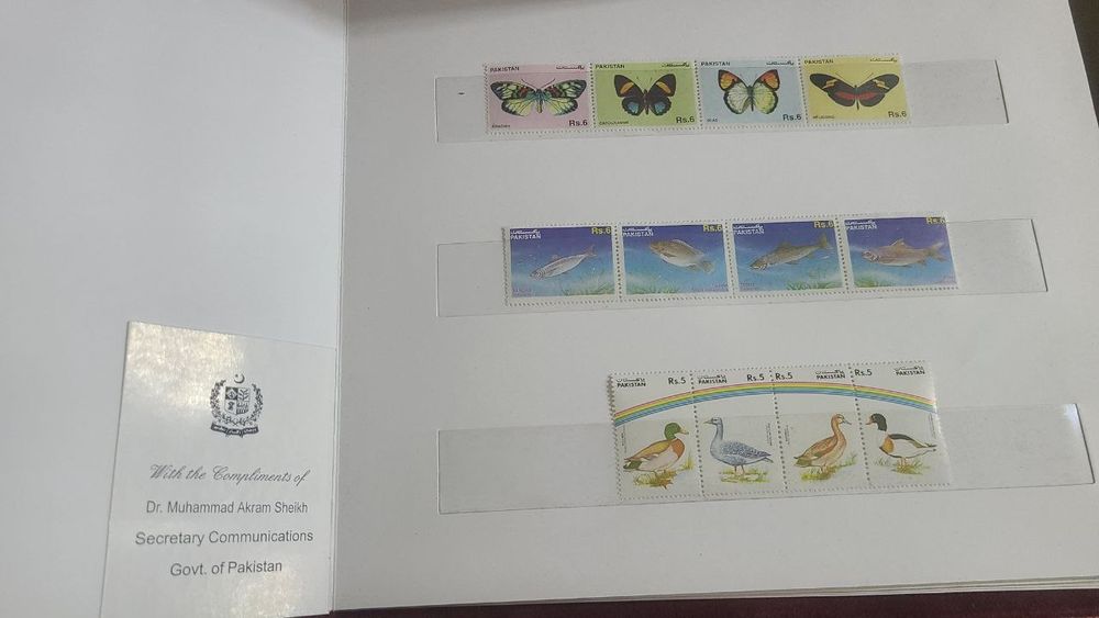 Марки Пакистана в подарочном футляре