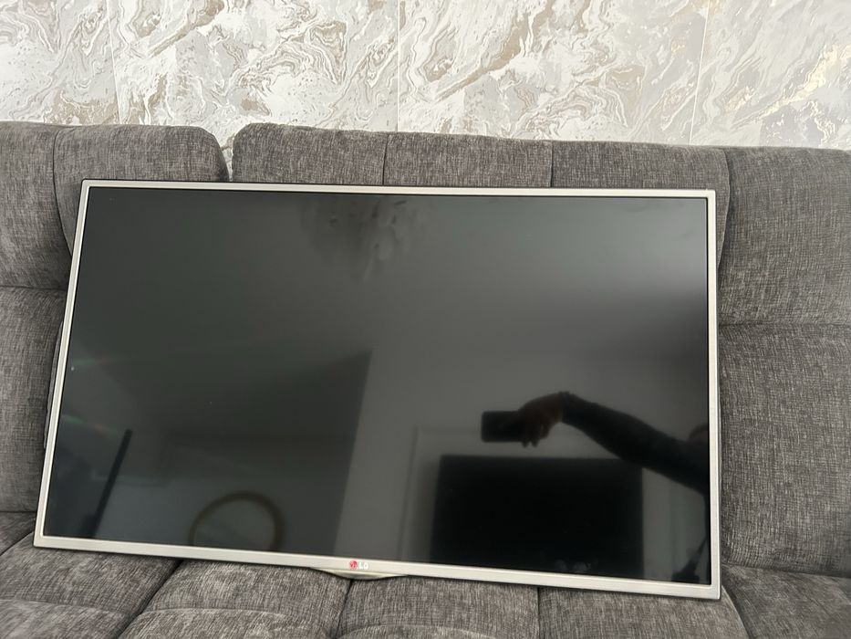 Vand Tv LG utilizat foarte putin ca nou in conditi foarte bune