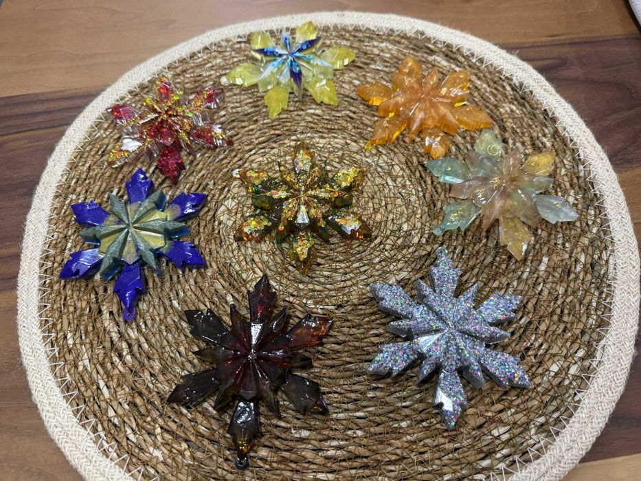 Коледни украшения, ръчно изработени