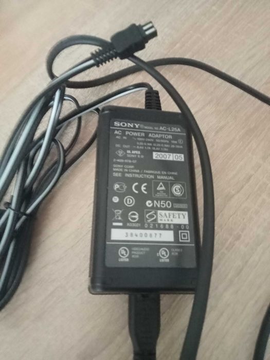 Зарядка для видеокамеры, адаптор