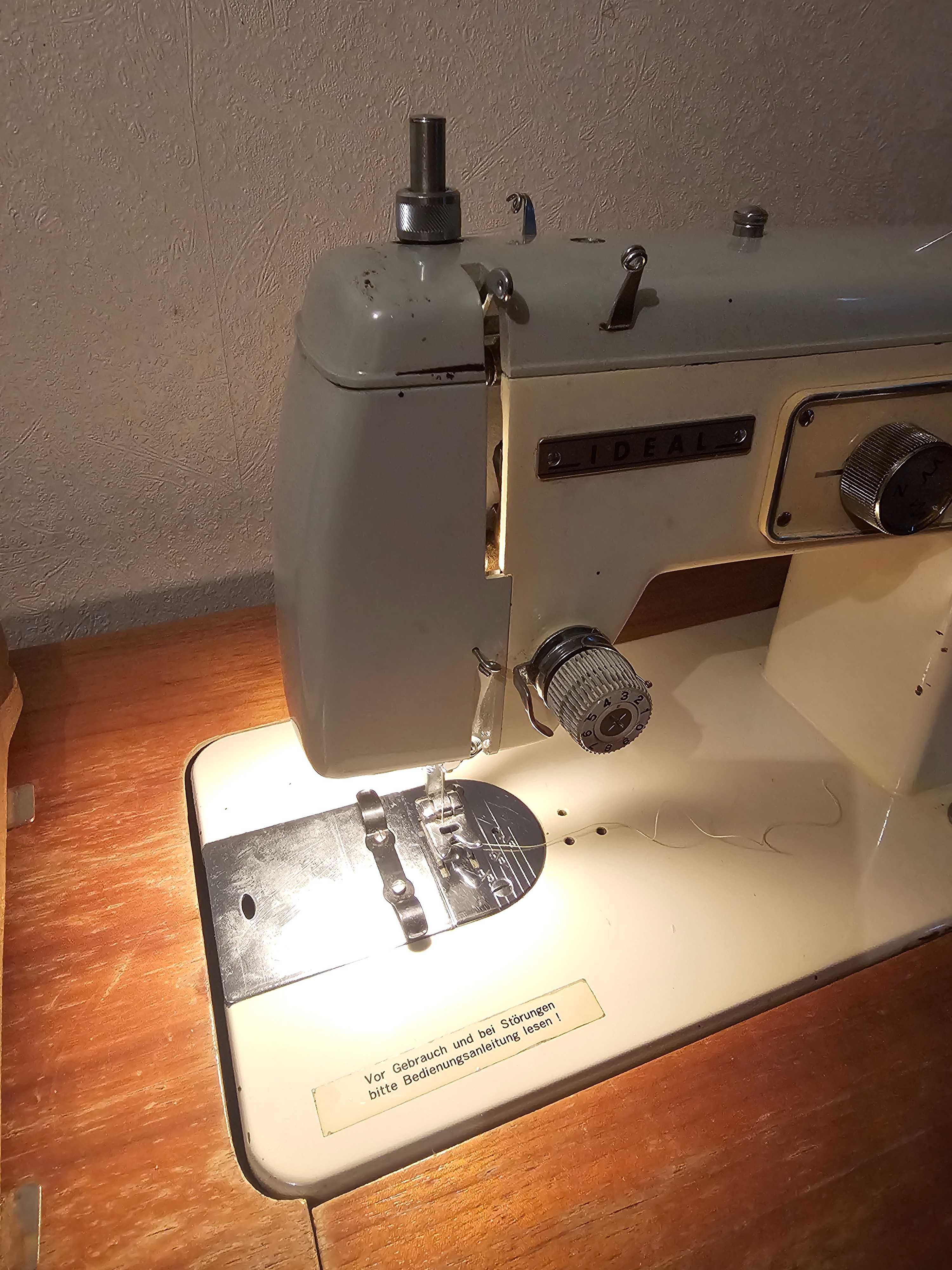 Ретро шевна машина Ideal 730 с шкафче 1968г.